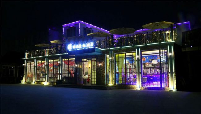 民宿装修外观夜景