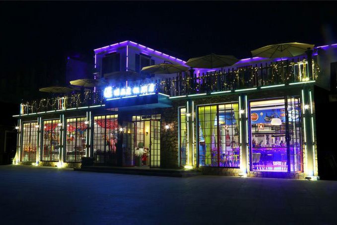 民宿装修外观夜景