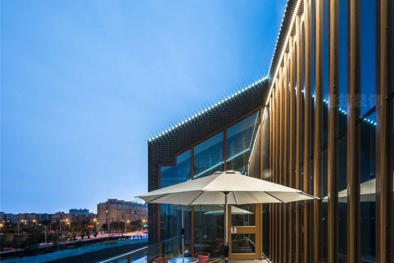 五华办公室户外阳台