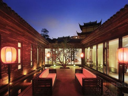 云南保山民宿装修中庭