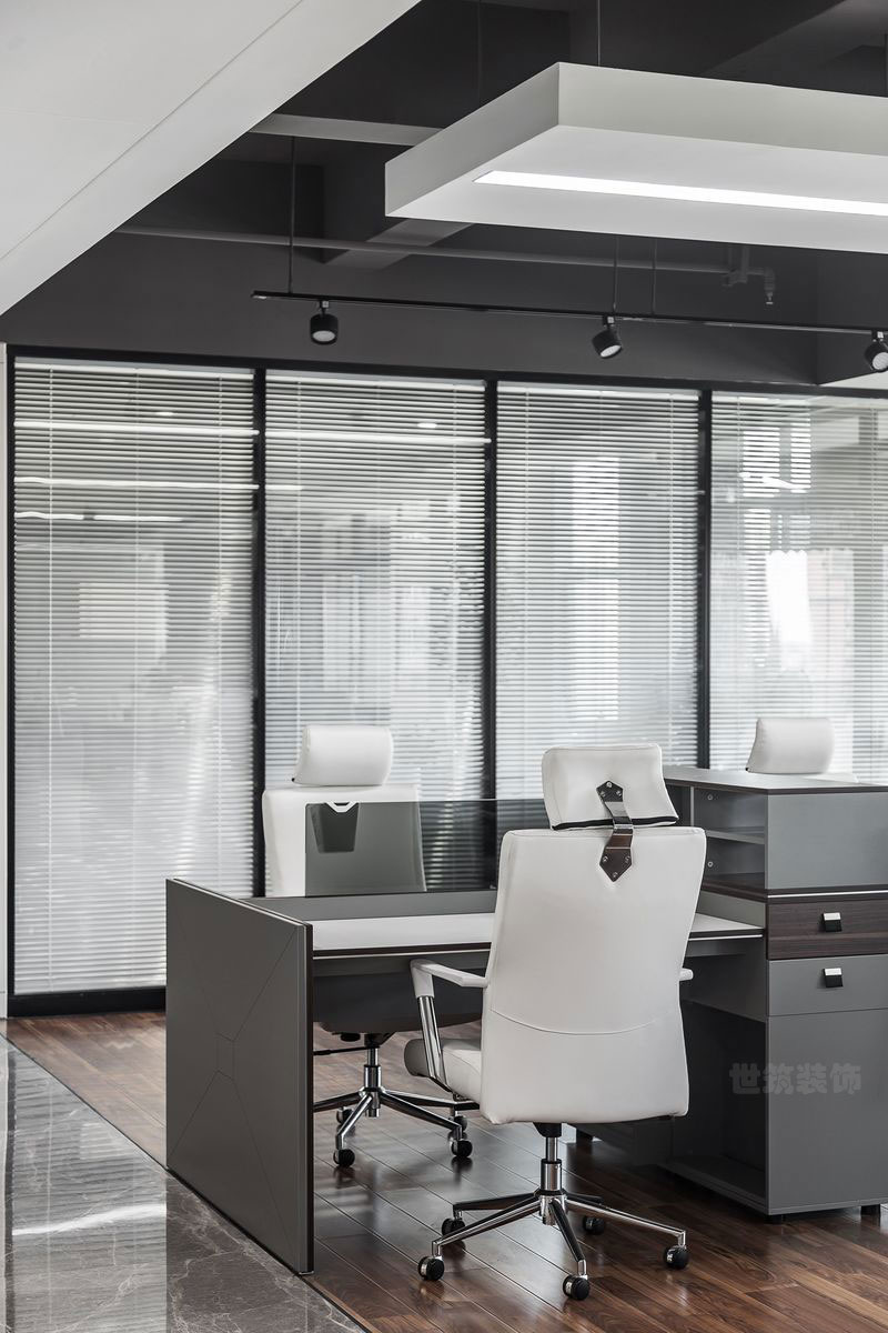 昆明五华区现代风格办公室设计案例办公区桌椅