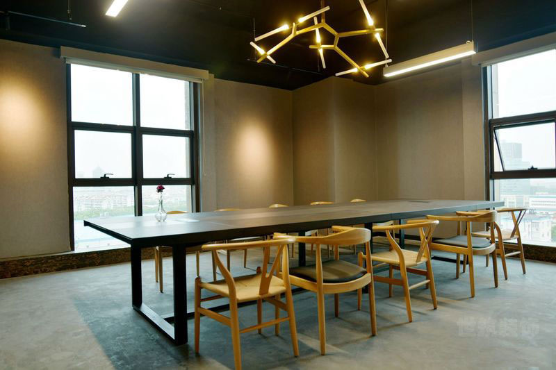 昆明工业风办公室装修设计家具组合 昆明工业风办公室装修设计家具组合