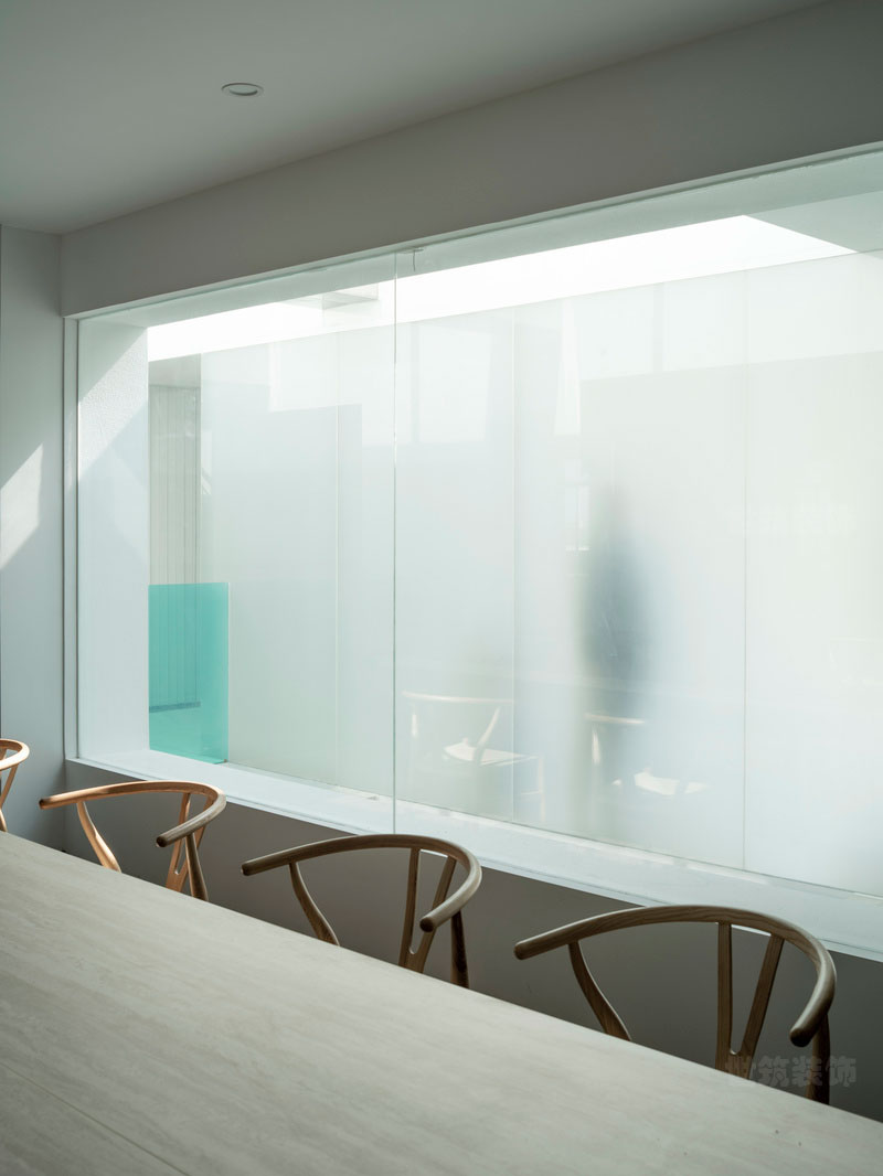 云南普洱现代简约风办公室装修设计效果图会客室