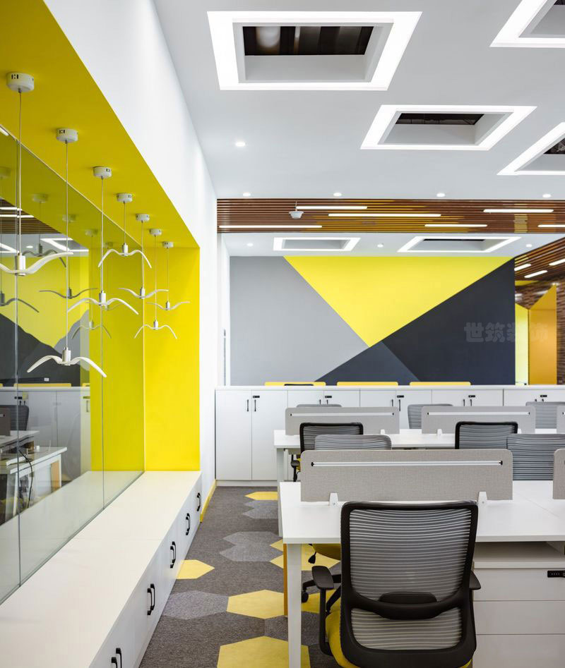 昆明现代风格办公室装修设计案例效果图员工区