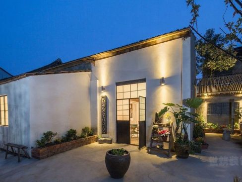 民宿外观夜景灯光