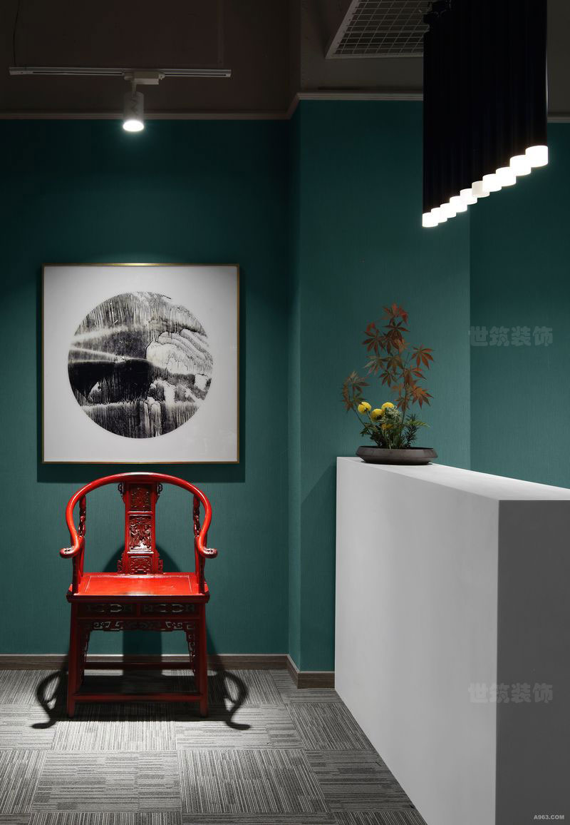 墨绿中式风办公室设计方案朱砂红色中式椅