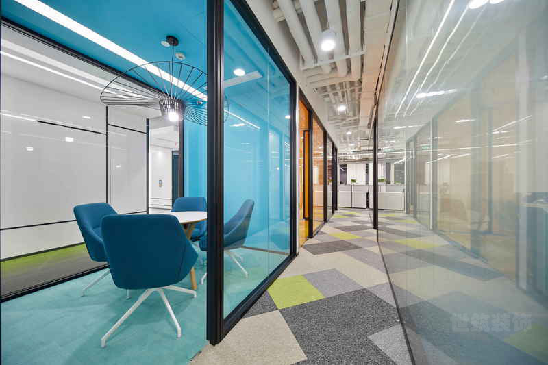 云南保山现代极简风办公室装修设计效果图走廊