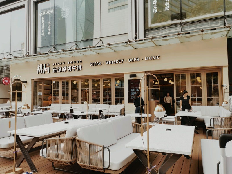 昆明西山区牛扒餐饮店装修外部用餐区设计 昆明西山区牛扒餐饮店装修外部用餐区设计