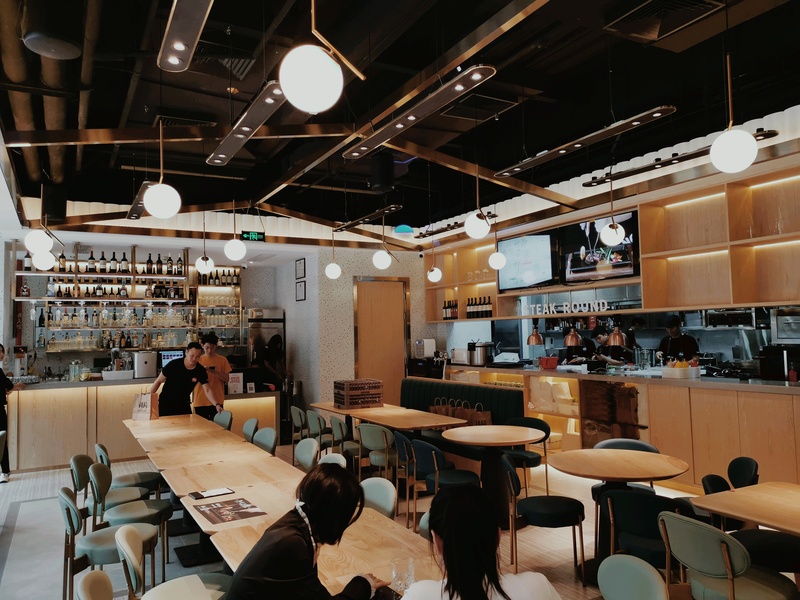 昆明西山区牛扒餐饮店装修用餐区域设计